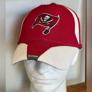 Reebok Fitted Tampa Bay Buccaneers Hat L/XL Authentic Sideline